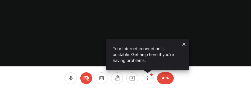 A Google Meet piros ponttal jelzi a problémát, és azt is kiírja, hogy milyen hibát észlelt